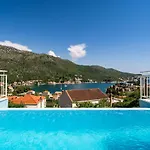 With Swimming Pool Tia&ella -heated Pool Villa