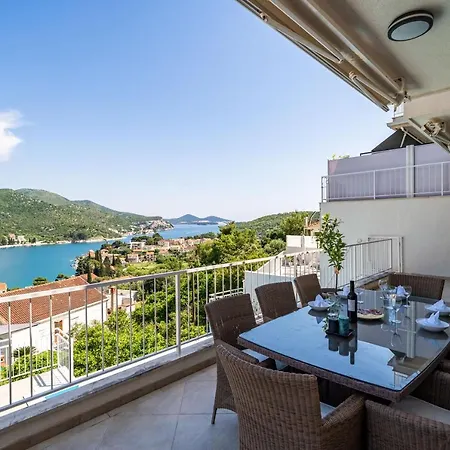 With Swimming Pool Tia&ella *