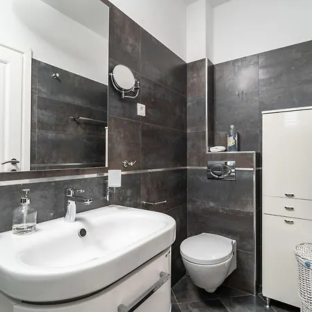 Villa With Swimming Pool Tia&ella *