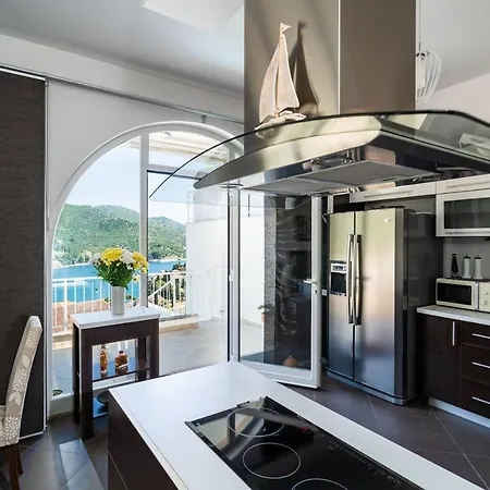 With Swimming Pool Tia&ella