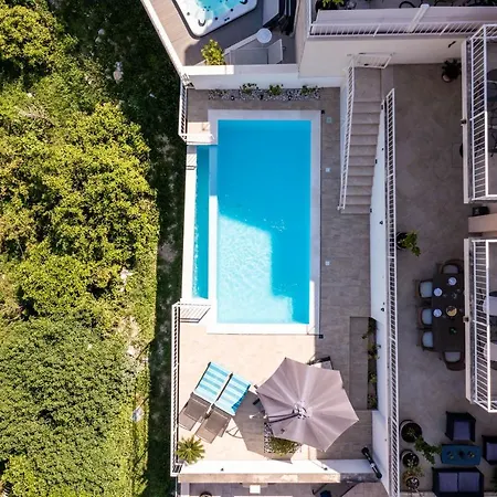 Villa With Swimming Pool Tia&ella