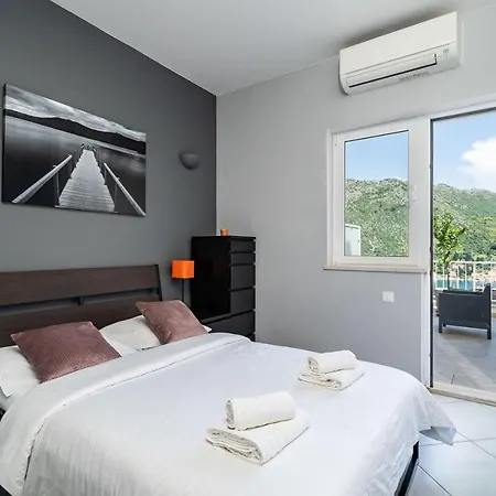 With Swimming Pool Tia&ella