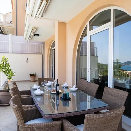 Villa With Swimming Pool Tia&ella *