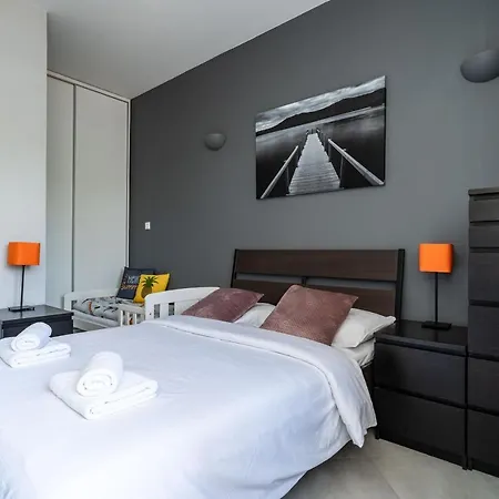 With Swimming Pool Tia&ella *