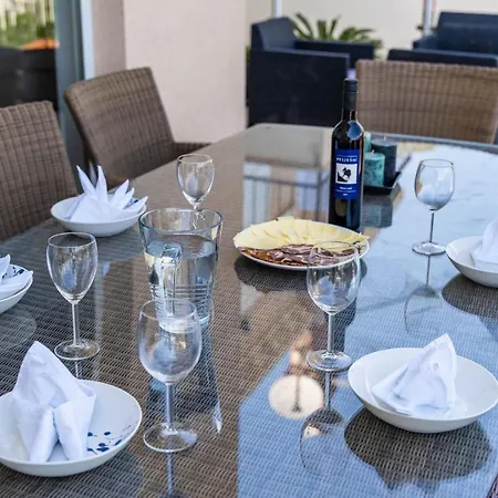 Villa With Swimming Pool Tia&ella *