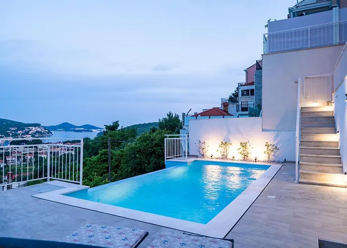 With Swimming Pool Tia&ella *