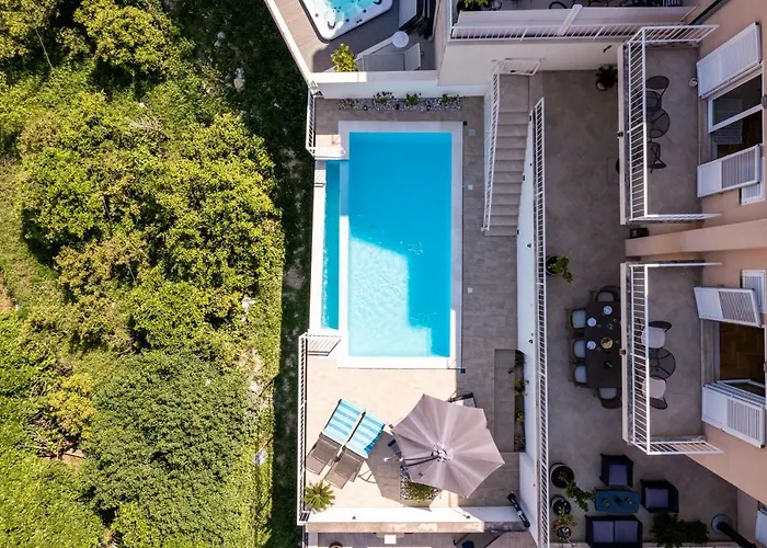 Villa With Swimming Pool Tia&ella