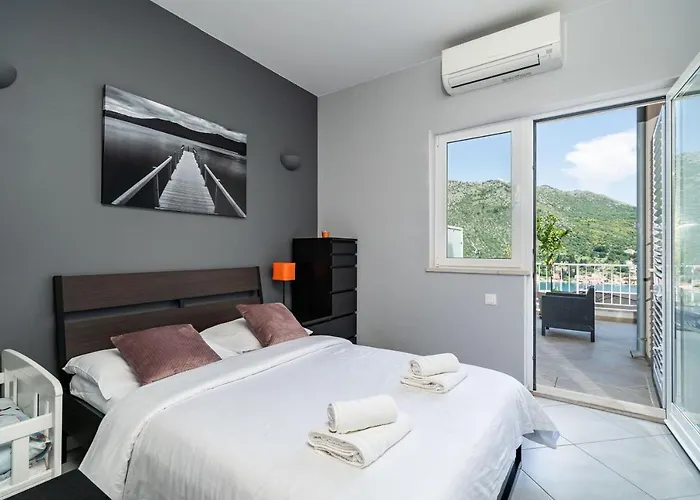 With Swimming Pool Tia&ella