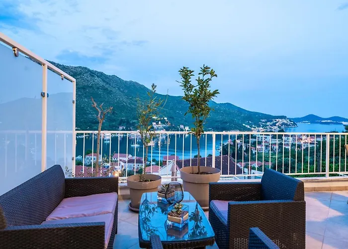 With Swimming Pool Tia&ella