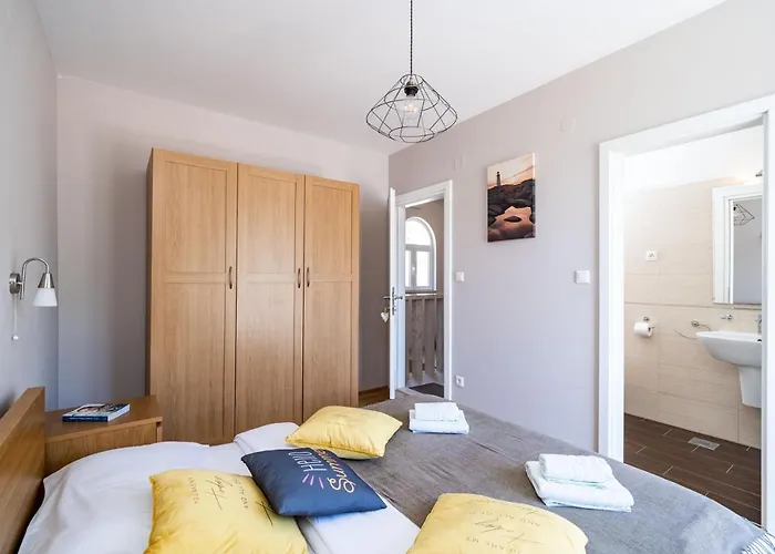 With Swimming Pool Tia&ella *