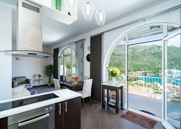 Villa With Swimming Pool Tia&ella *