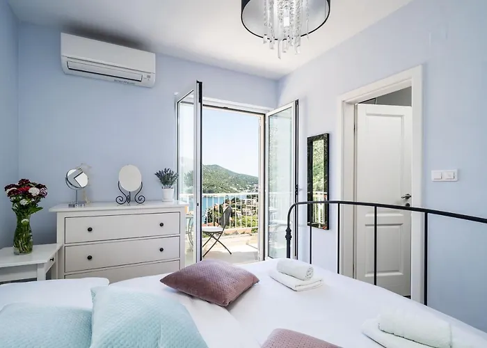 With Swimming Pool Tia&ella *