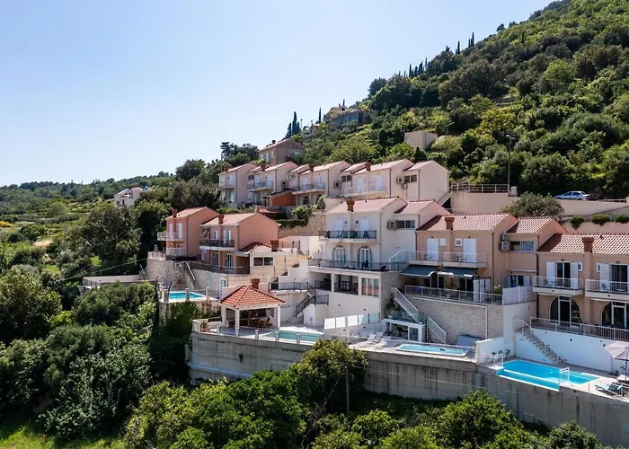 Villa With Swimming Pool Tia&ella *