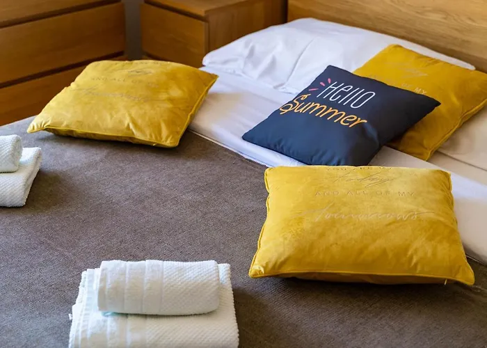 With Swimming Pool Tia&ella *