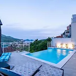 With Swimming Pool Tia&ella -heated Pool 扎通