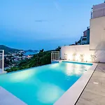 With Swimming Pool Tia&ella -heated Pool 别墅 扎通