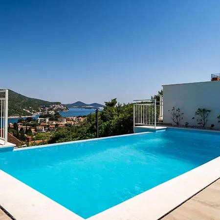 With Swimming Pool Tia&ella