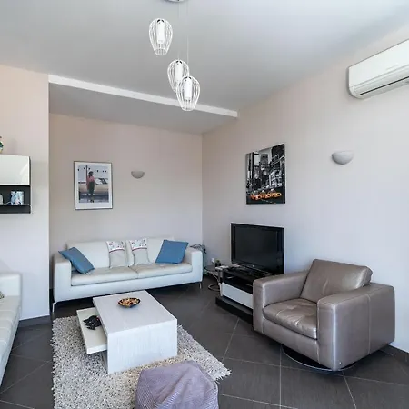 וילה With Swimming Pool Tia&ella זאטון