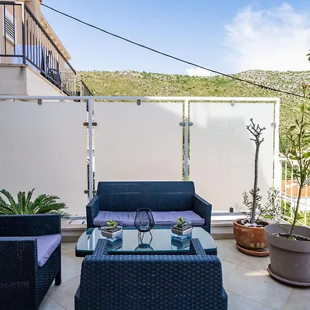 With Swimming Pool Tia&ella *