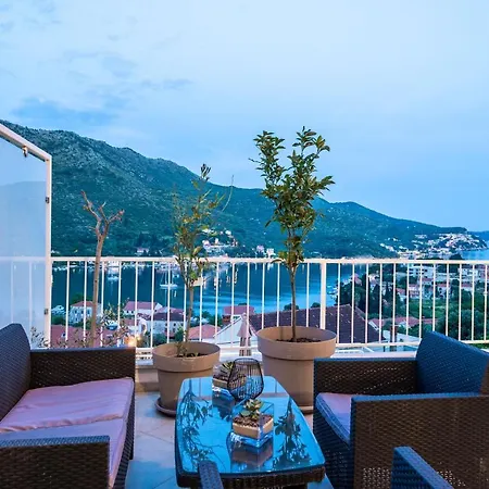 With Swimming Pool Tia&ella