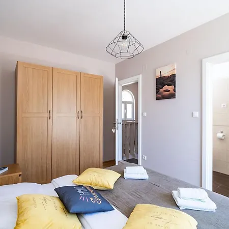 With Swimming Pool Tia&ella *