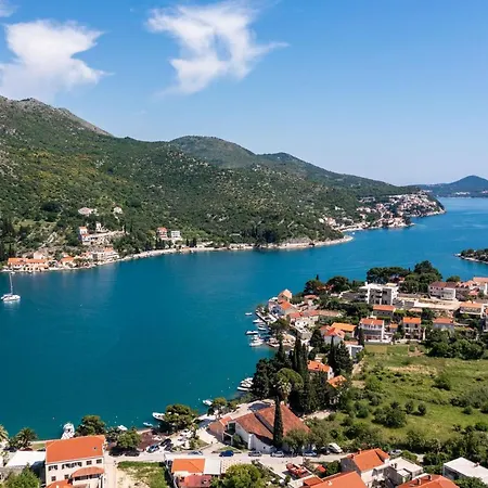 With Swimming Pool Tia&ella * זאטון