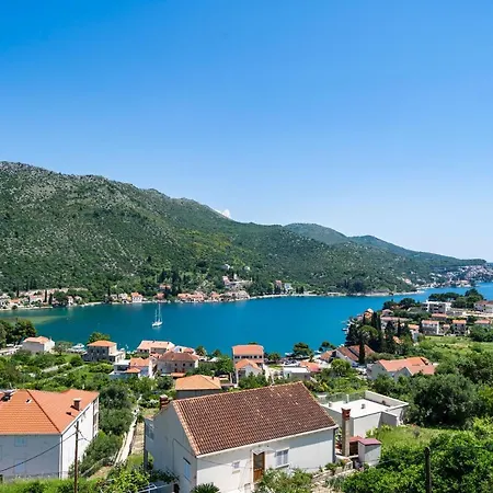 With Swimming Pool Tia&ella וילה זאטון