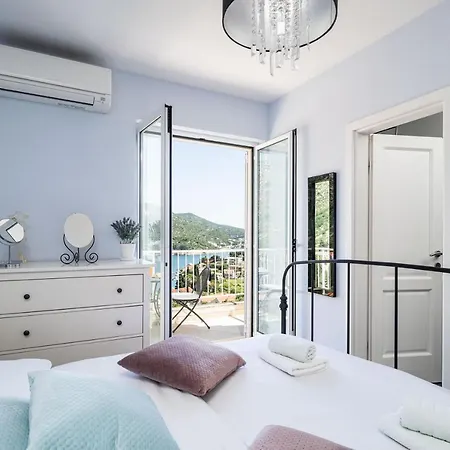 With Swimming Pool Tia&ella *