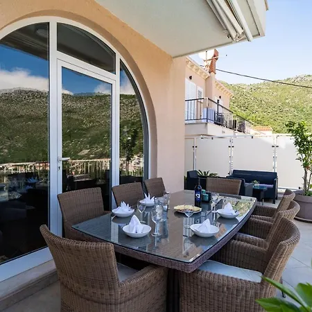 With Swimming Pool Tia&ella Villa