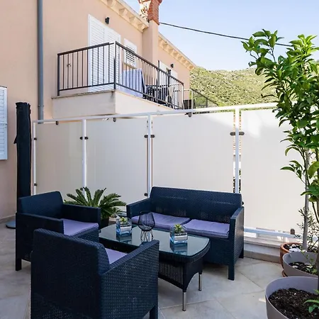 With Swimming Pool Tia&ella