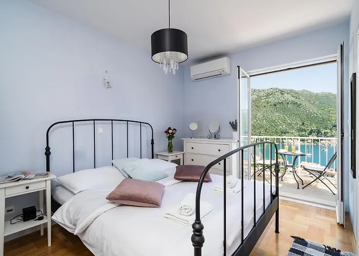 With Swimming Pool Tia&ella * Затон