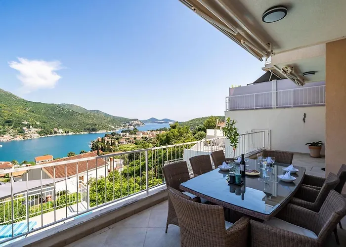 With Swimming Pool Tia&ella *