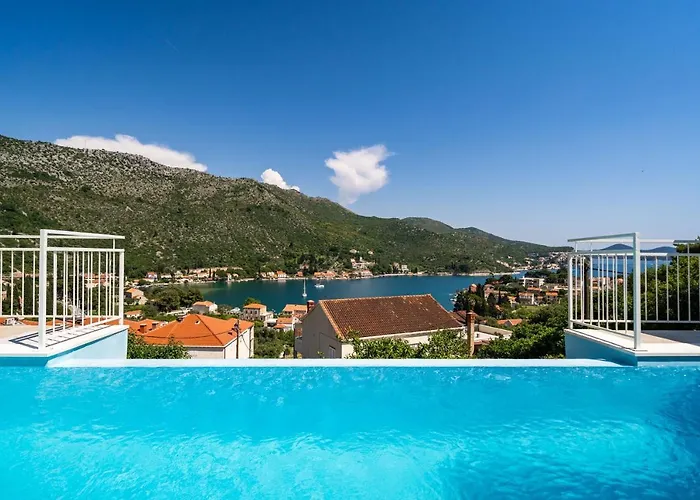 With Swimming Pool Tia&ella Вилла