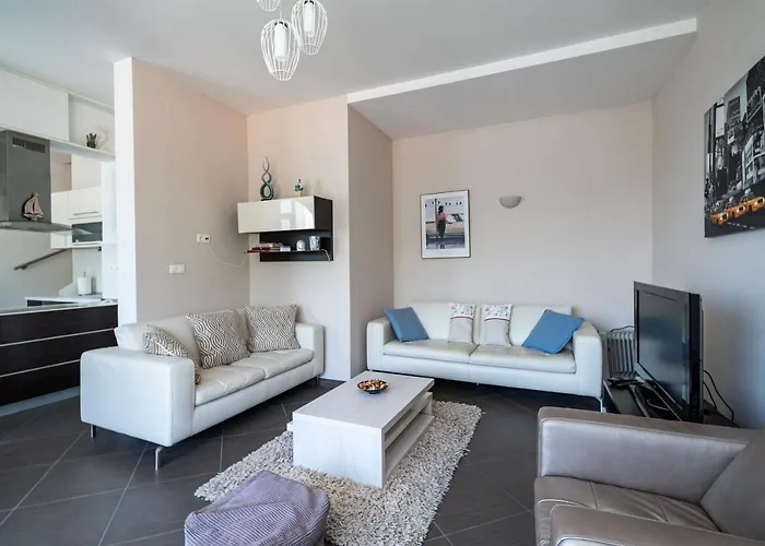 With Swimming Pool Tia&ella Вилла Затон