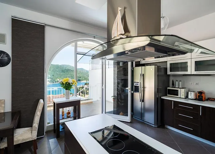 With Swimming Pool Tia&ella