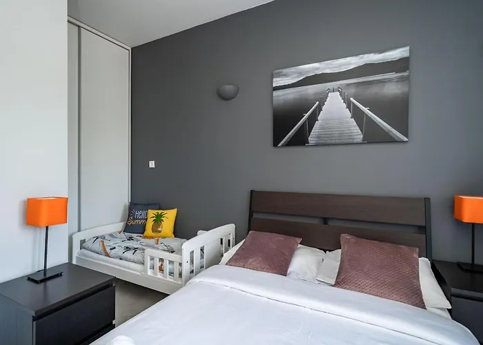 With Swimming Pool Tia&ella *