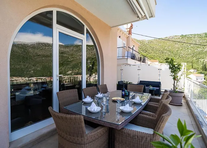 With Swimming Pool Tia&ella Вилла